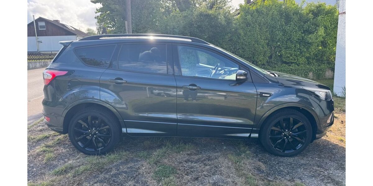 Ford Kuga 146.700 km 11.600 &euro; Neufahrn 85375