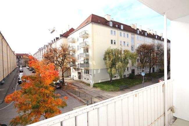 Sonnige, vollkommen neu renovierte 4-Zimmer Wohnung mit Südloggia in Neuhausen 4 zimmer