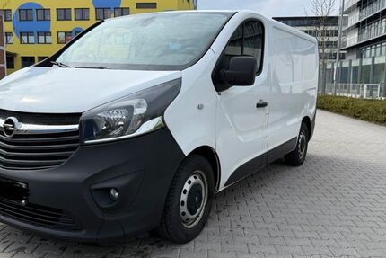 Opel Vivaro 262.000 km 5.300 &euro; germering 82110
