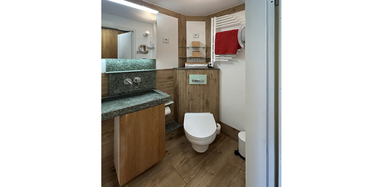 Bestlage Universität, aussergewöhnliche Sanierung und Innenausstattung 2 zimmer