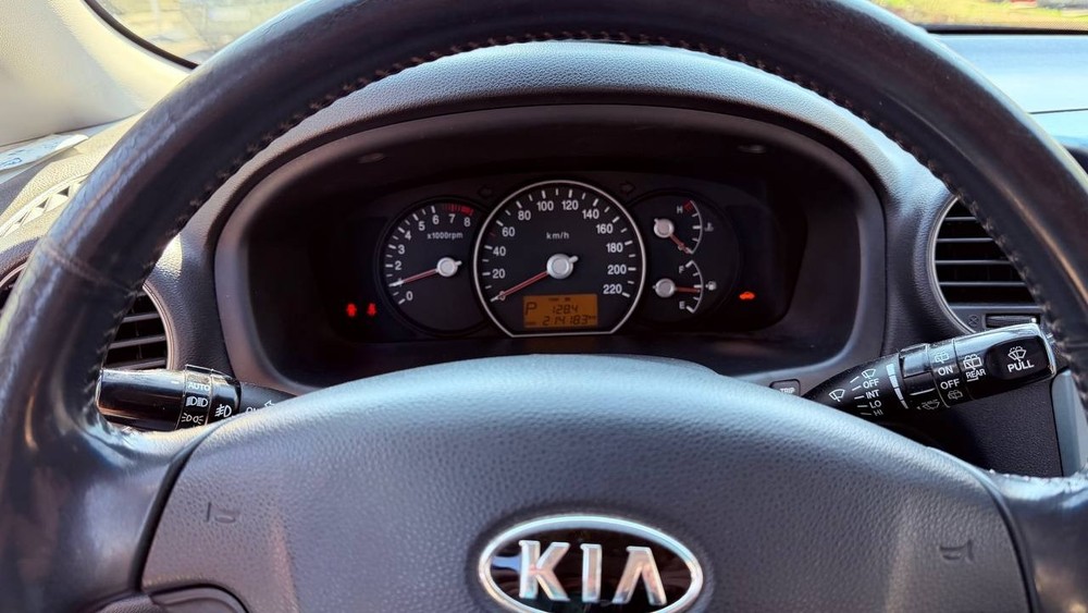 Kia Carens III 215.000 km 3.799 &euro; München 80313