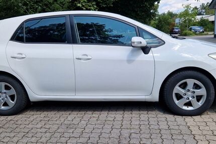 Toyota Auris 165.613 km 6.999 &euro; Fürstenfeldbruck 82256