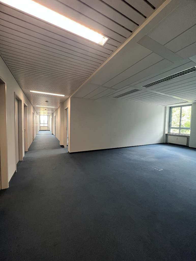 Büro in Hallbergmoos 2.414 € 371 m²