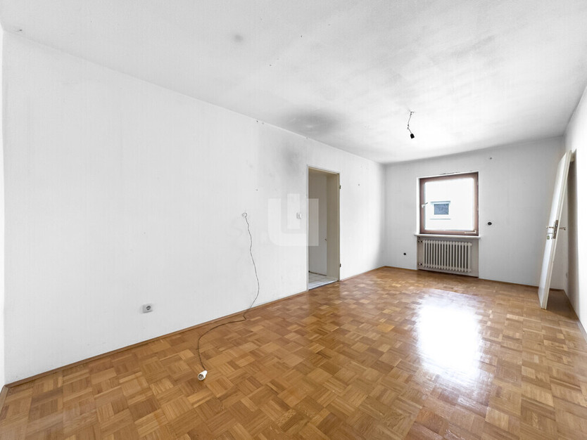 WINDISCH ImmobilieN - Sanierungsbedürftige DHH mit viel Potential in verkehrsberuhigter Straße
