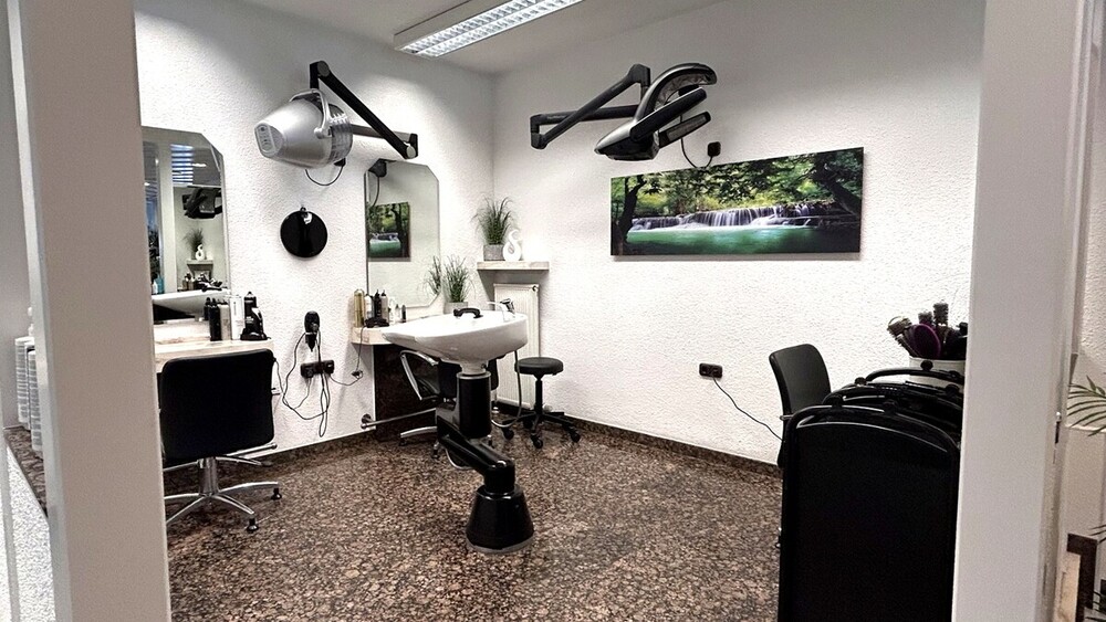 ***Etablierte Gewerbeeinheit mit Parkmöglichkeiten - ideal für Friseur, Beauty, Praxis*** - Gewerbeobjekt Olching | Angebot:26252355