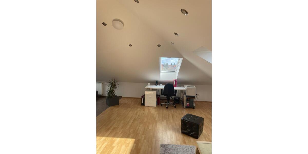 ab 01.02. Vollständig renovierte 2,5-Zimmer-DG-Wohnung Fasanerie 2.5 zimmer