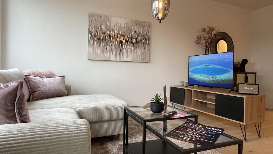 Möblierte-Wohnung | Luxus-Küche | Balkon | XL-TG-Stellplatz 4 zimmer