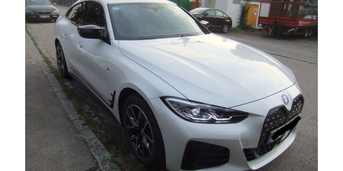BMW i4 8.800 km 53.990 &euro; Hohenbrunn bei München 85662