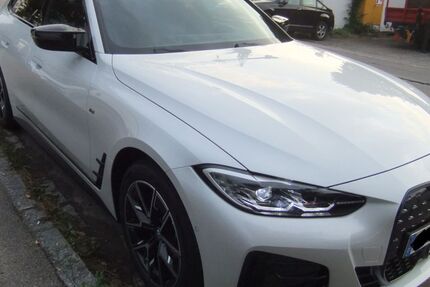 BMW i4 9.800 km 49.990 &euro; Hohenbrunn bei München 85662