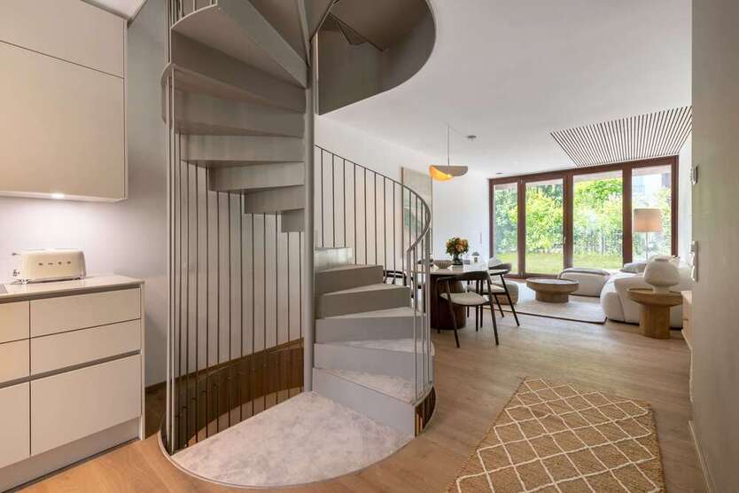 Haus zum Mieten in Berg 3.630 € 146 m²