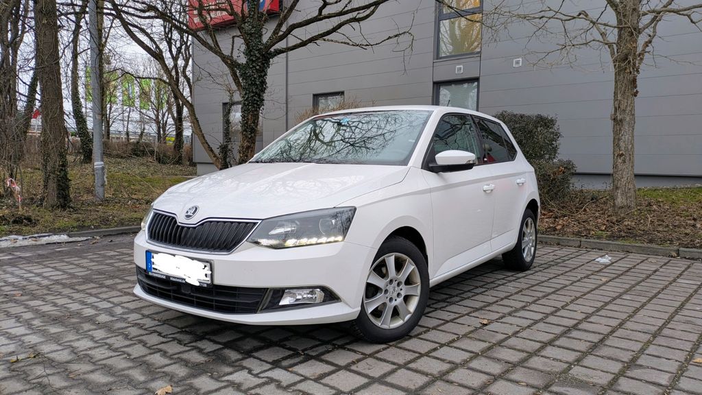 Skoda Fabia 106.683 km 7.400 &euro; München 80993