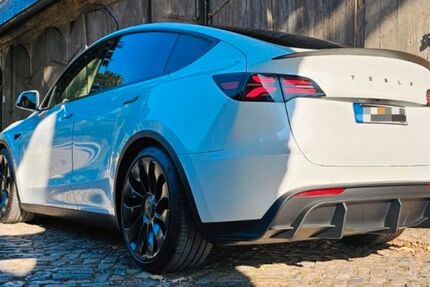 Tesla Model Y 32.000 km 35.999 &euro; München 81243