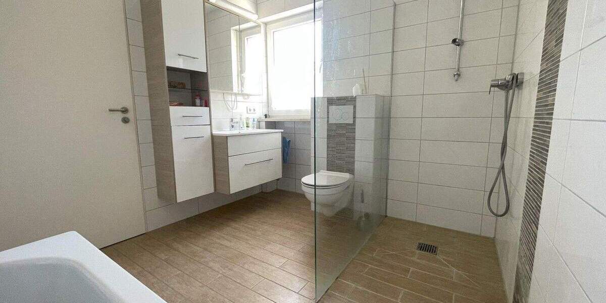 Gartenwohnung, frisch renoviert mit neuer Heiztechnik, 4+2 Zimmer 6 zimmer