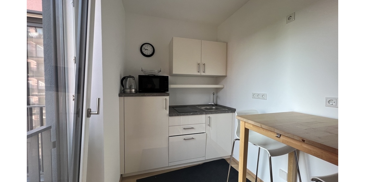 Helles, möbliertes Apartment in U-Bahn Nähe - Etagenwohnung München Moosach | Angebot:26794792