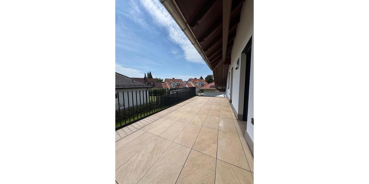 Dachgeschoßwohnung Gilching - 3 Zimmer, 120 m&sup2;, 2.325&euro; | Angebot:25906564