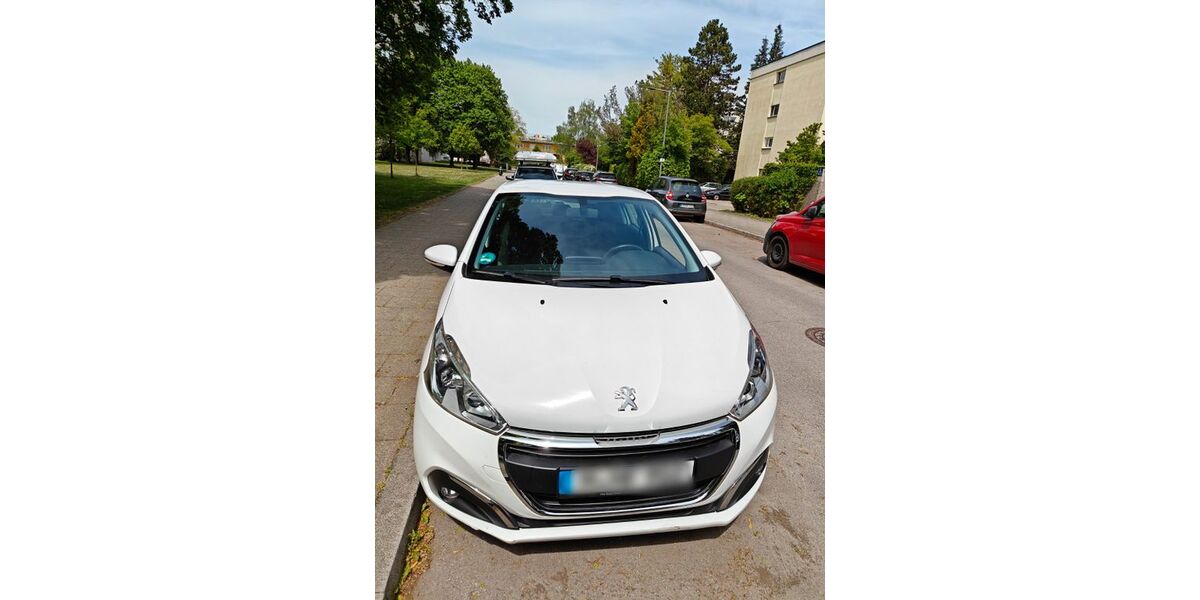 Peugeot 208 121.338 km 5.100 &euro; München 81477