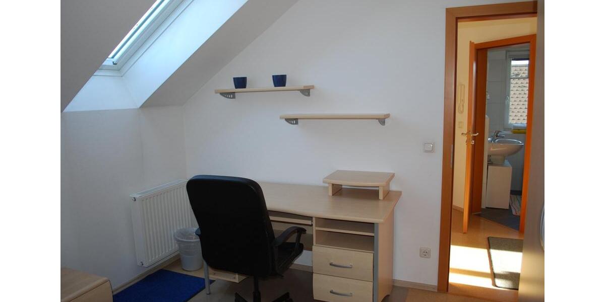 Dachgeschoßwohnung Gilching - 2 Zimmer, 43 m&sup2;, 1.050&euro; | Angebot:26042545