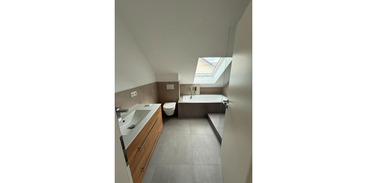 Dachgeschoßwohnung München Allach-Untermenzing - 3 Zimmer, 90 m&sup2;, 1.900&euro; | Angebot:26060902