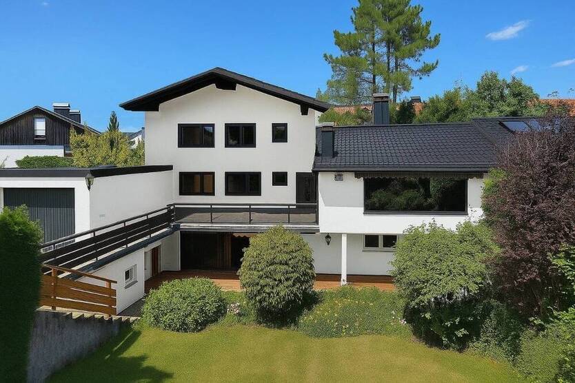 Großzügiges Anwesen inkl. EinliegerWohnung und Baureserve in Brunnthal