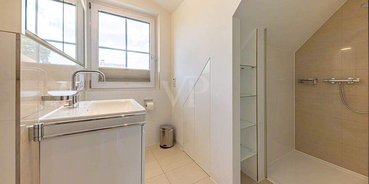 Eleganz trifft Nachhaltigkeit: Teil­möblierte Doppelhaushälfte mit Premiumausstattung zu vermieten 6 zimmer