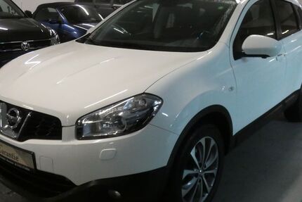 Nissan Qashqai 82.674 km 9.900 € München 81825