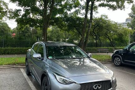 INFINITI Q30 135.000 km 12.000 € München 81735