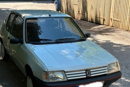 Peugeot 205 67.800 km 3.800 &euro; München 81375
