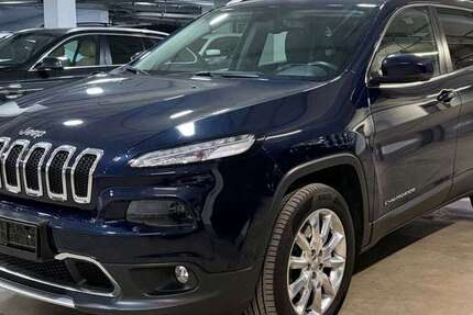 Jeep Cherokee 163.017 km 13.490 &euro; München 81675