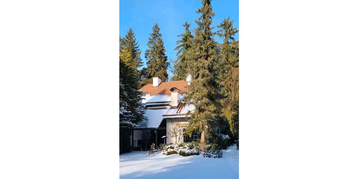 Großzügige Doppelhaushälfte mit sehr großem Garten und Garage 9 zimmer