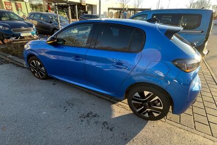 Peugeot 208 33.400 km 17.500 &euro; Furth 82041