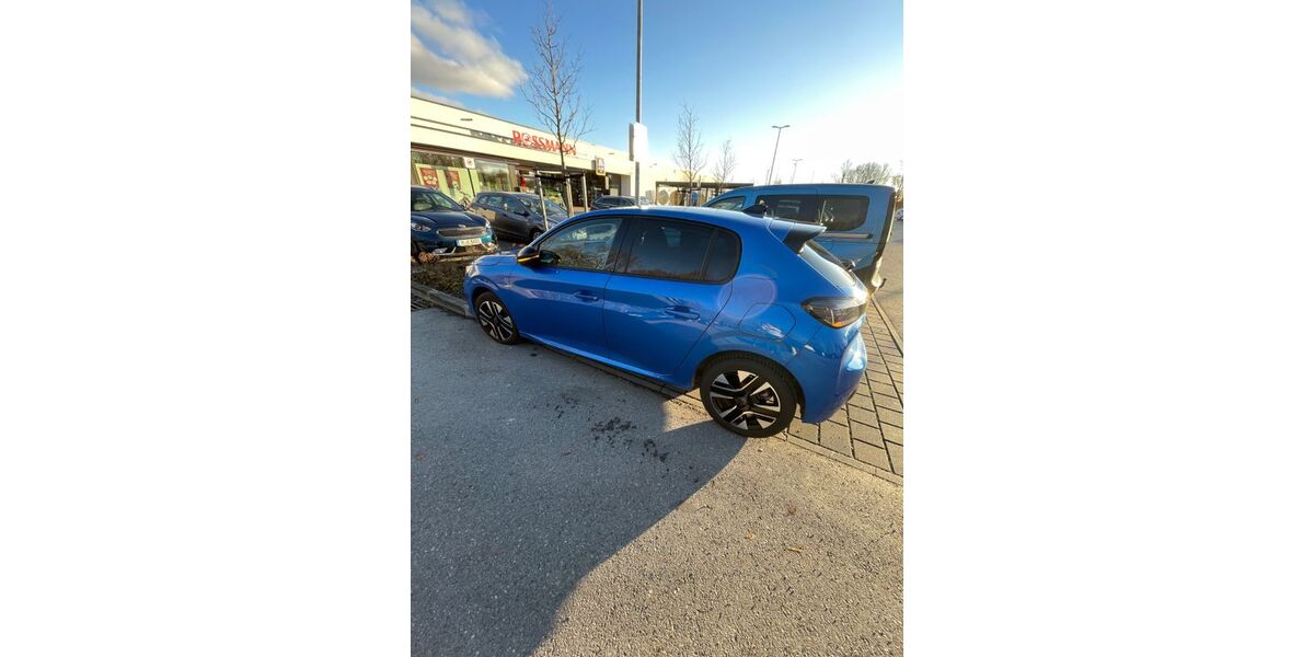 Peugeot 208 33.400 km 17.500 &euro; Furth 82041
