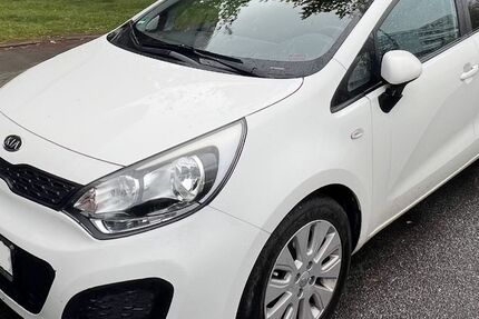Kia Rio 129.000 km 3.650 &euro; München 81475
