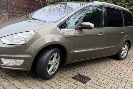 Ford Galaxy 166.523 km 4.950 € München 81245