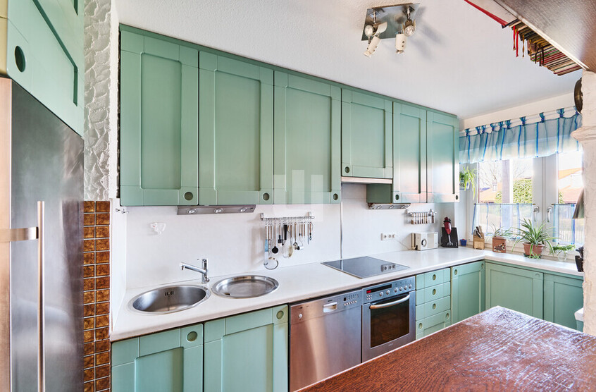 WINDISCH ImmobilieN - Haus in Haus: 4 Zimmer über 2 Etagen zentral & ruhig in Gröbenzell!