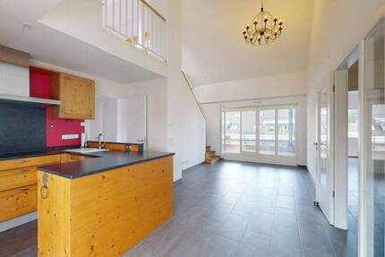 Moderne 4,5-Zimmer-Dachgeschoßwohnung mit Galerie und zwei Loggien in Ost- und Westausrichtung!