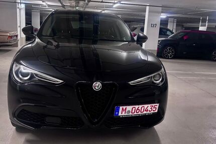 Alfa Romeo Stelvio 114.000 km 20.900 &euro; München 81825