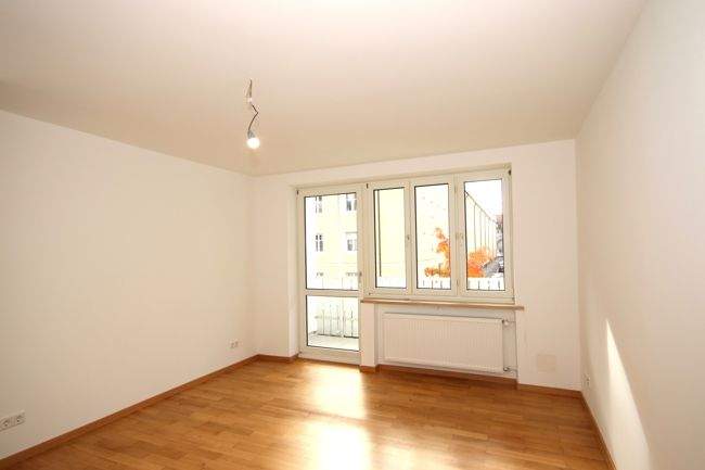 Sonnige, vollkommen neu renovierte 4-Zimmer Wohnung mit Südloggia in Neuhausen 4 zimmer