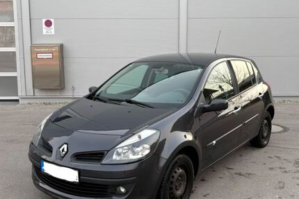 Renault Clio 148.000 km 3.200 &euro; München 85716
