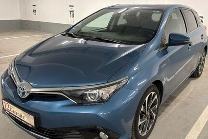 Toyota Auris 99.897 km 12.900 &euro; München 81825