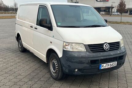 VW T5 Transporter 273.000 km 4.990 &euro; München 81673