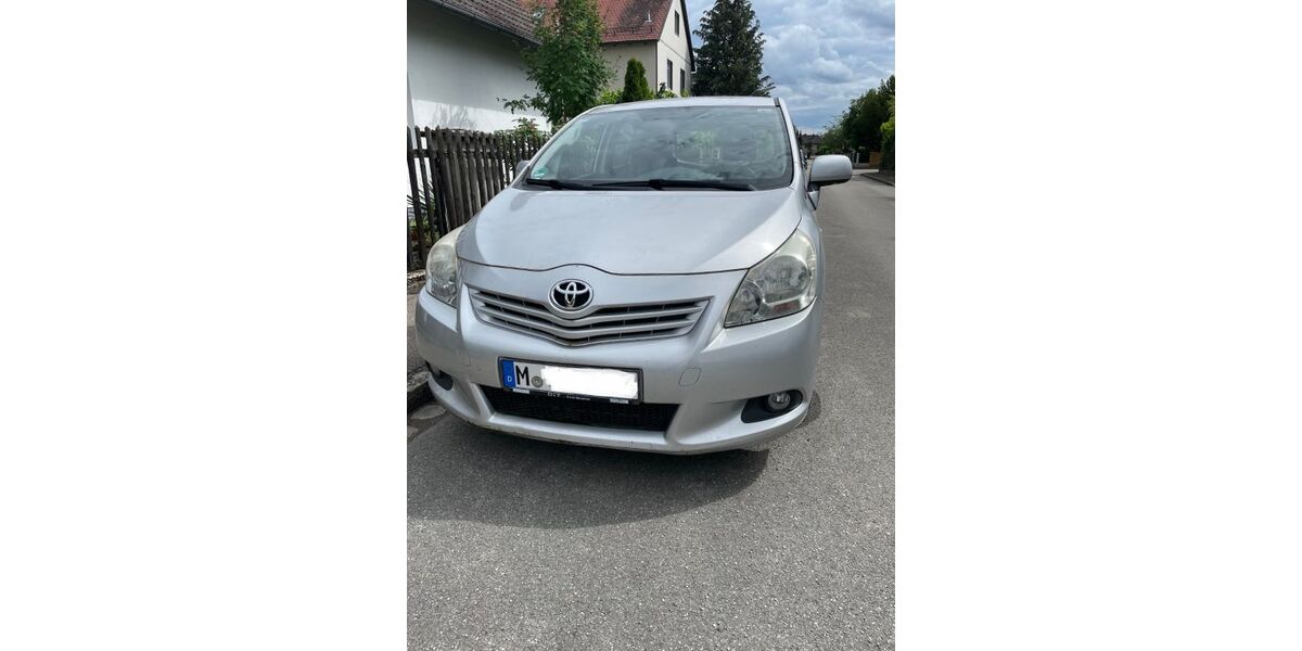 Toyota Verso 143.000 km 6.789 &euro; München 80939
