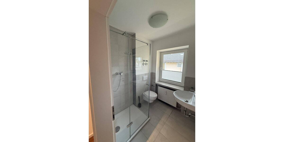 Etagenwohnung Ottobrunn - 6 Zimmer, 200 m&sup2;, 2.900&euro; | Angebot:26846684