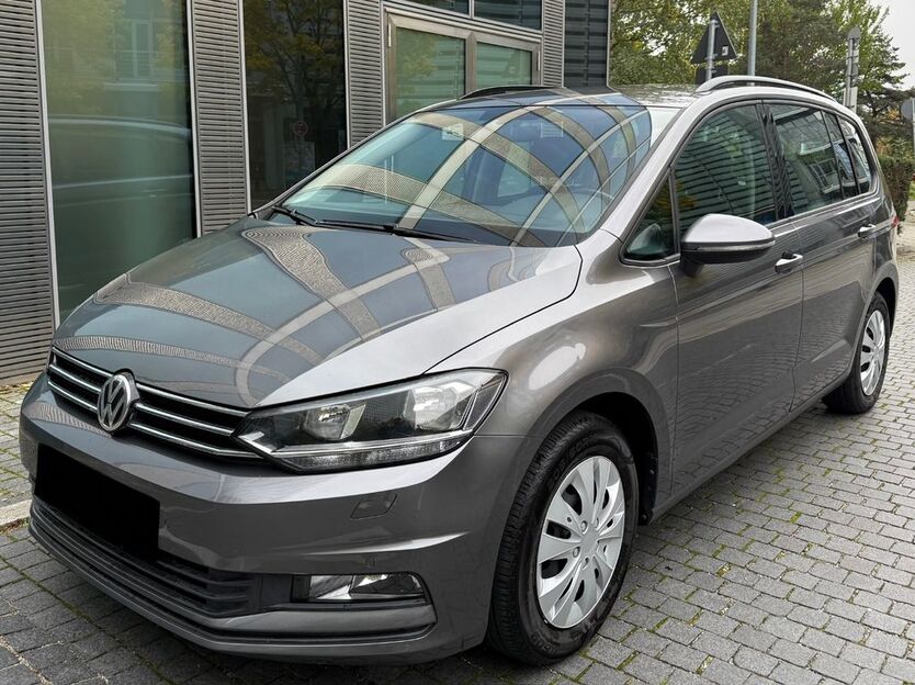 VW Touran 97.500 km 15.499 € Hohenlinden bei München 85664