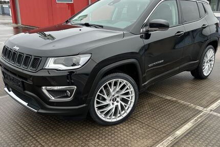 Jeep Compass 51.695 km 17.800 &euro; München 81829