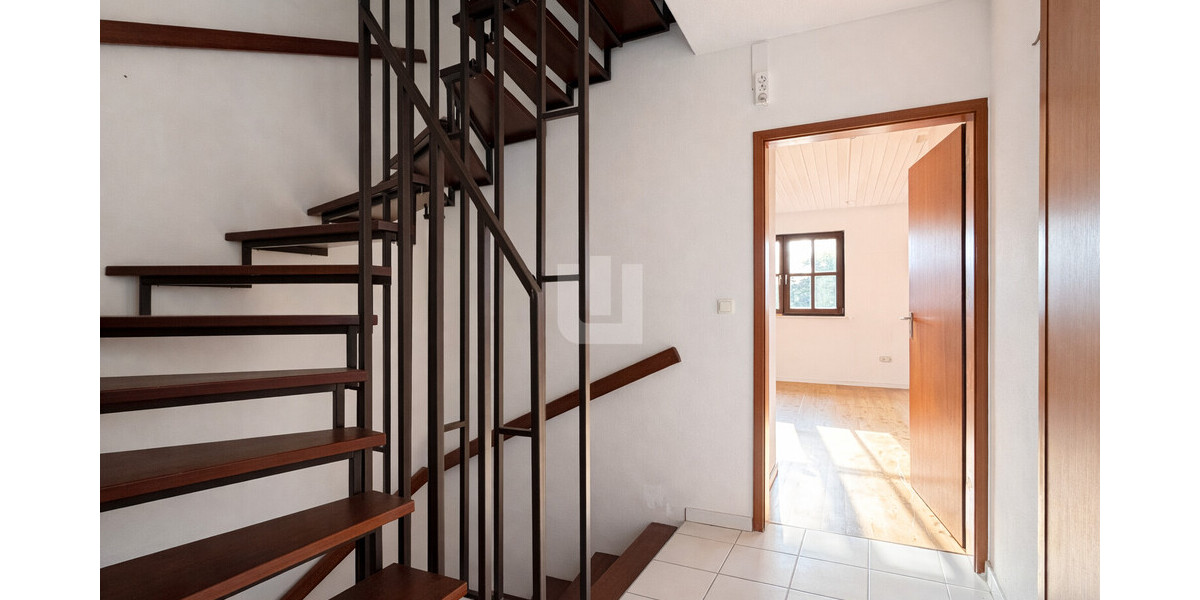 WINDISCH IMMOBILIEN - Renovierungsbedürftiges REH ideal für Familien in verkehrsberuhigter Straße - Reihenendhaus Olching | Angebot:25362370