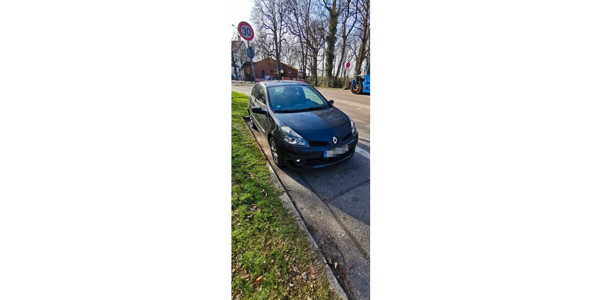 Renault Clio 124.300 km 2.700 &euro; München 81543