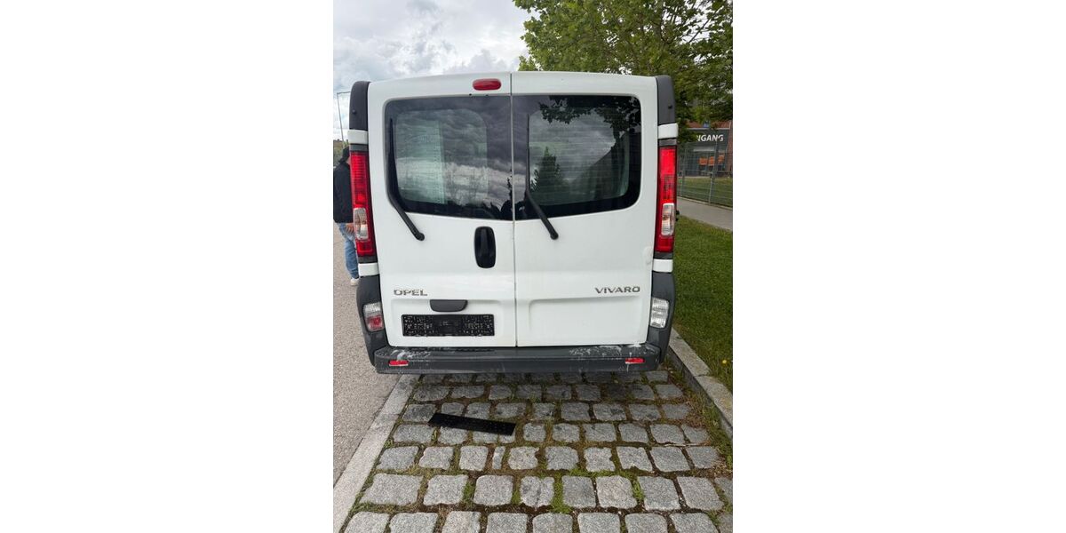 Opel Vivaro 204.596 km 5.650 &euro; München 82110
