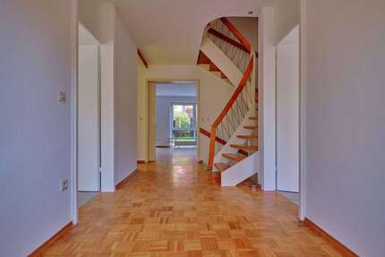 Haus München Pasing-Obermenzing - 6 Zimmer, 125 m&sup2;, 2.400&euro; | Angebot:27385451