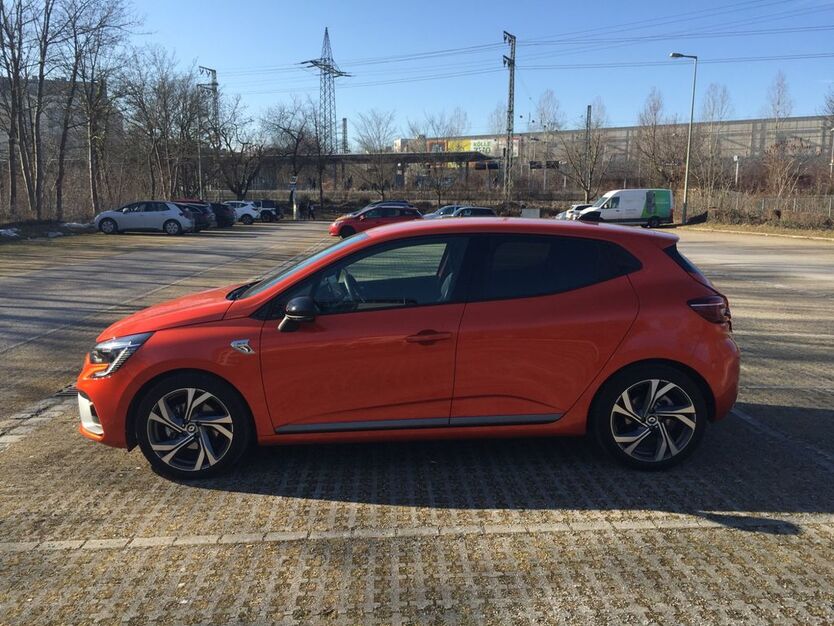 Renault Clio 7.300 km 21.222 € München 80333