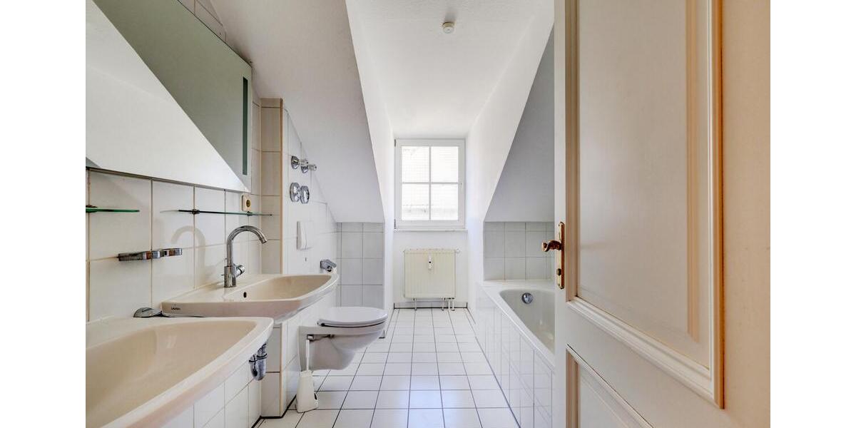 Dachgeschoßwohnung München Pasing-Obermenzing - 3 Zimmer, 123 m&sup2;, 2.470&euro; | Angebot:26454285